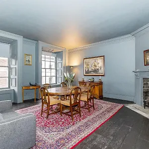 https://leinster-suite.dublin-hotelsweb.com